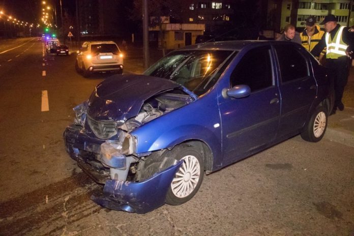 «Трохи випила»: п’яна жінка за кермом протаранила авто та в’їхала в храм «Трохи випила»: п’яна жінка за кермом протаранила авто та в’їхала в храм