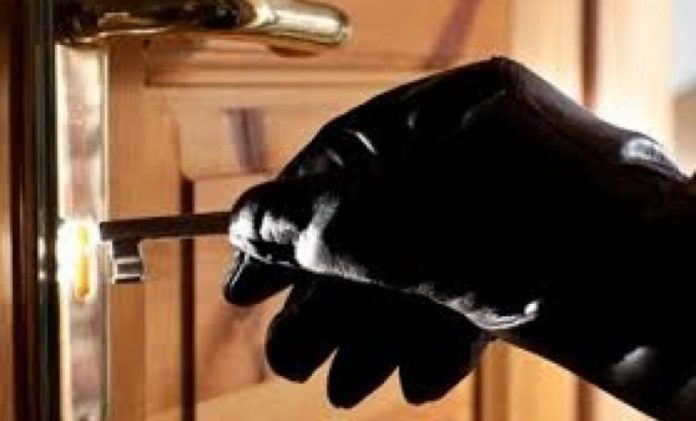 На Львівщині жінка у сусідів поцупила коштовності На Львівщині жінка у сусідів поцупила коштовності