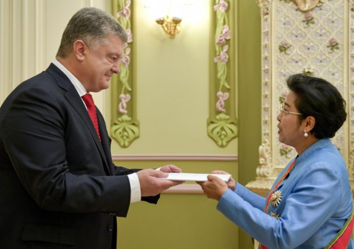 Президент прийняв вірчі грамоти від послів низки іноземних країн Президент прийняв вірчі грамоти від послів низки іноземних країн