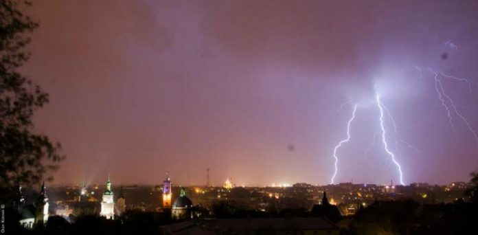 Погода у Львові: гідрометцентр прогнозує на сьогодні грози та шквали вітру Погода у Львові: гідрометцентр прогнозує на сьогодні грози та шквали вітру
