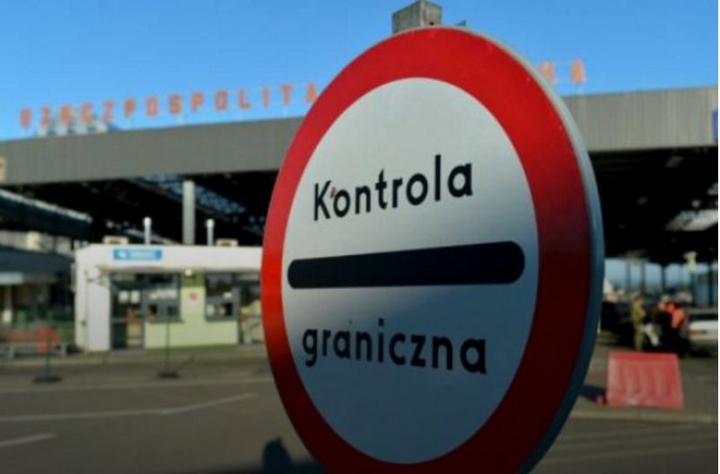 Польські прикордонники планують страйк, який паралізує кордон з Україною