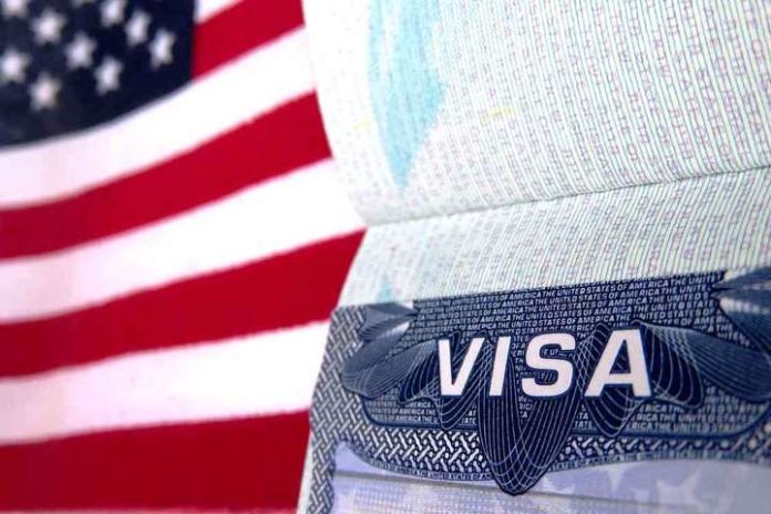 США планують ускладнити умови видачі грін-карт і віз США планують ускладнити умови видачі грін-карт і віз