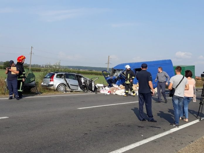 ДТП на Прикарпатті: загинула жінка і двоє дітей ДТП на Прикарпатті: загинула жінка і двоє дітей