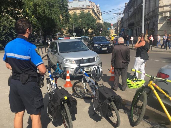 У Львові відкрили кримінальне провадження проти водійки, яка травмувала патрульного У Львові відкрили кримінальне провадження проти водійки, яка травмувала патрульного