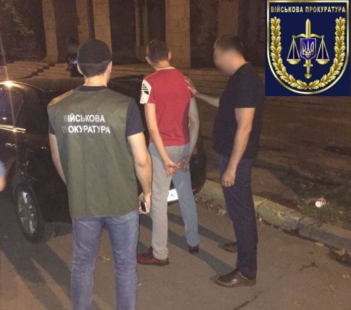 Майор Нацгвардії зі старшиною торгували наркотиками (фото) Майор Нацгвардії зі старшиною торгували наркотиками (фото)