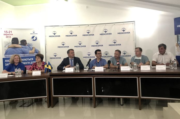 Американські хірурги безкоштовно прооперують у Львові 60 дітей з опіками (фото, відео) Американські хірурги безкоштовно прооперують у Львові 60 дітей з опіками (фото, відео)