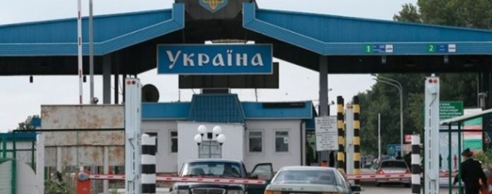 У чергах на кордоні з Польщею застрягли сотні автомобілів У чергах на кордоні з Польщею застрягли сотні автомобілів