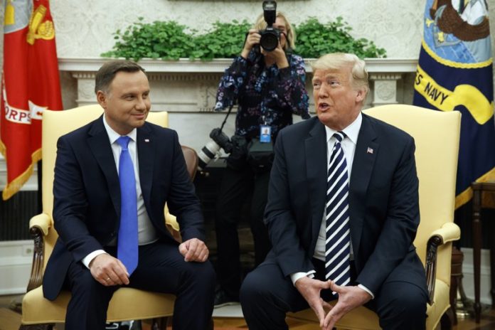 Польща запропонувала створити у неї військову базу США через агресію РФ Польща запропонувала створити у неї військову базу США через агресію РФ
