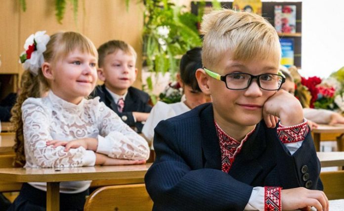 Кабмін визначив, які документи мають подати батьки першокласників Кабмін визначив, які документи мають подати батьки першокласників