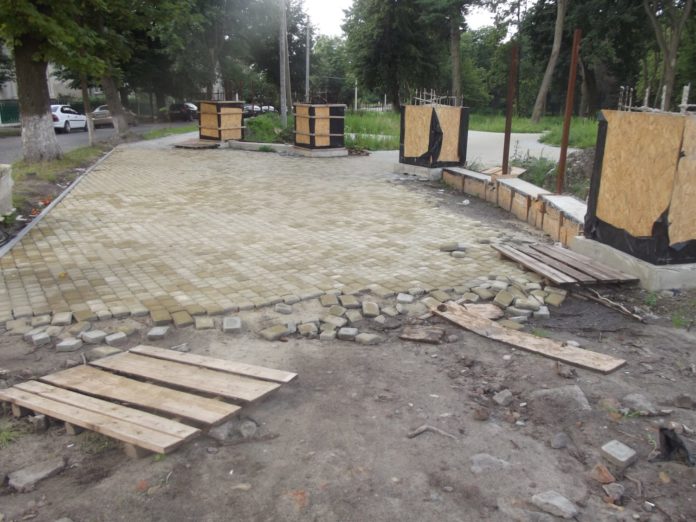 Тендер на реконструкцію парку у Жовкві може дістатися фірмі, яка вже перетворила парк на руїну