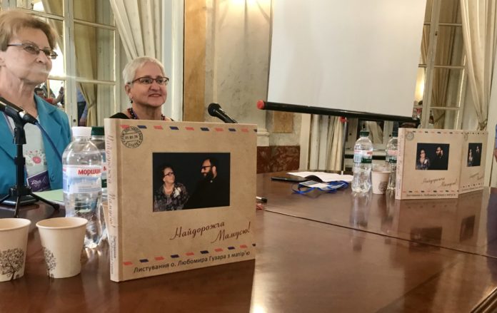 «Найдорожча Мамусю!»: презентували книгу листування Блаженнішого Любомира Гузара з мамою (фото) «Найдорожча Мамусю!»: презентували книгу листування Блаженнішого Любомира Гузара з мамою (фото)