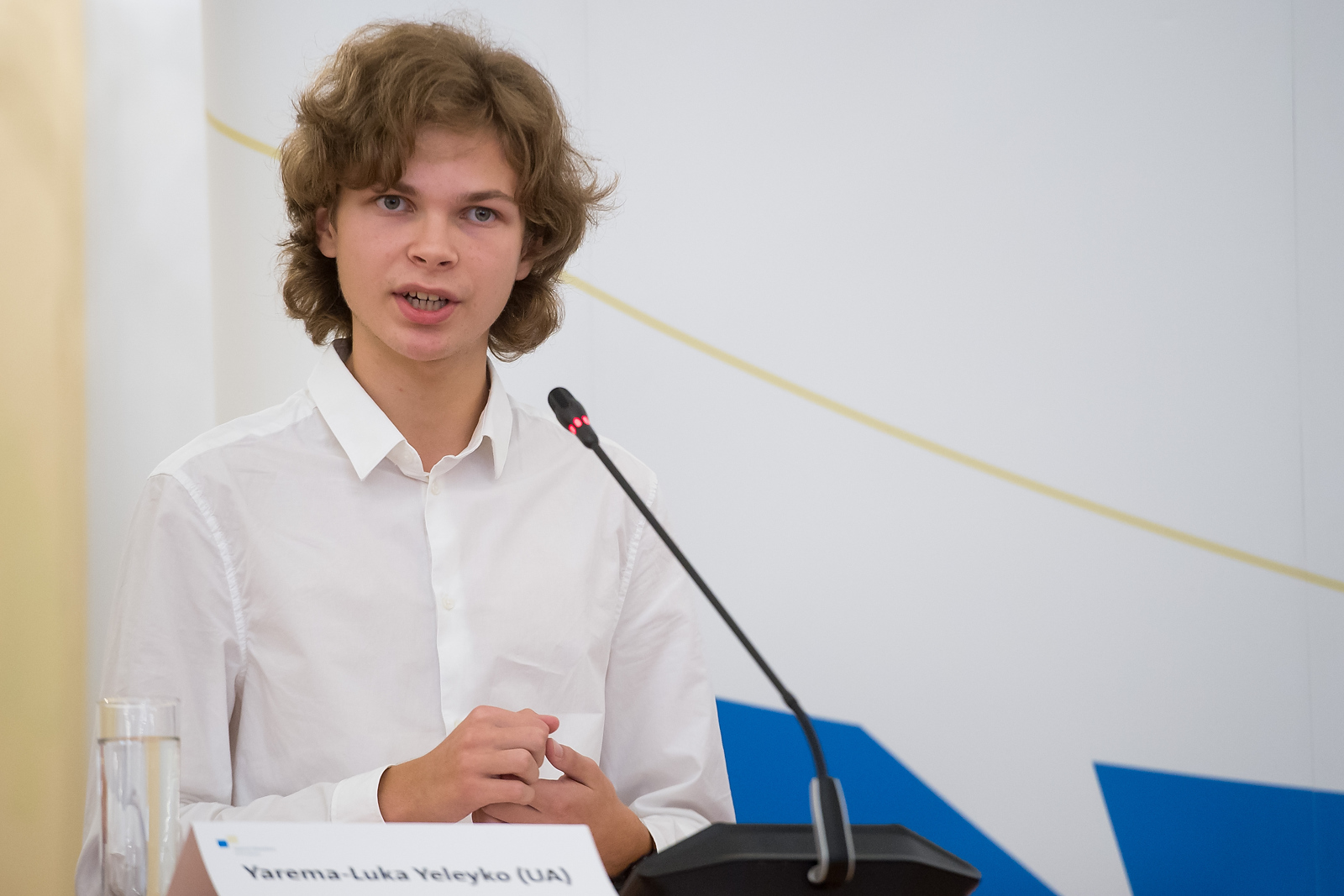 Учень зі Львова переміг у фіналі Міжнародних молодіжних дебатів (фото)