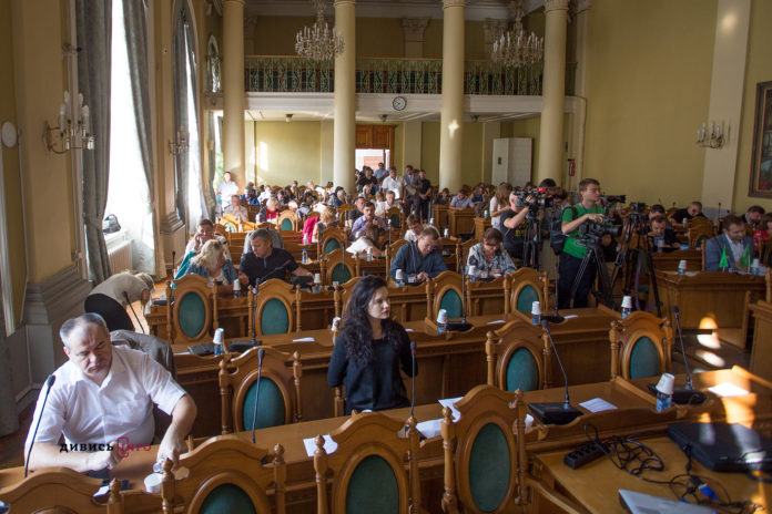 Львівські депутати попри великий борг погодили пільгову оренду «Укрпошті» Львівські депутати попри великий борг погодили пільгову оренду «Укрпошті»