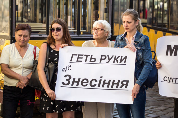 Депутат запропонував Садовому переселитися ближче до майбутнього сміттєпереробного заводу (фото) Депутат запропонував Садовому переселитися ближче до майбутнього сміттєпереробного заводу (фото)