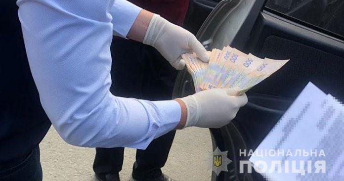 Стали відомі деталі затримання на хабарі заступника мера Пустомит (фото) Стали відомі деталі затримання на хабарі заступника мера Пустомит (фото)