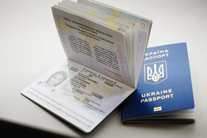 В Україні видали 10-мільйонний біометричний закордонний паспорт В Україні видали 10-мільйонний біометричний закордонний паспорт