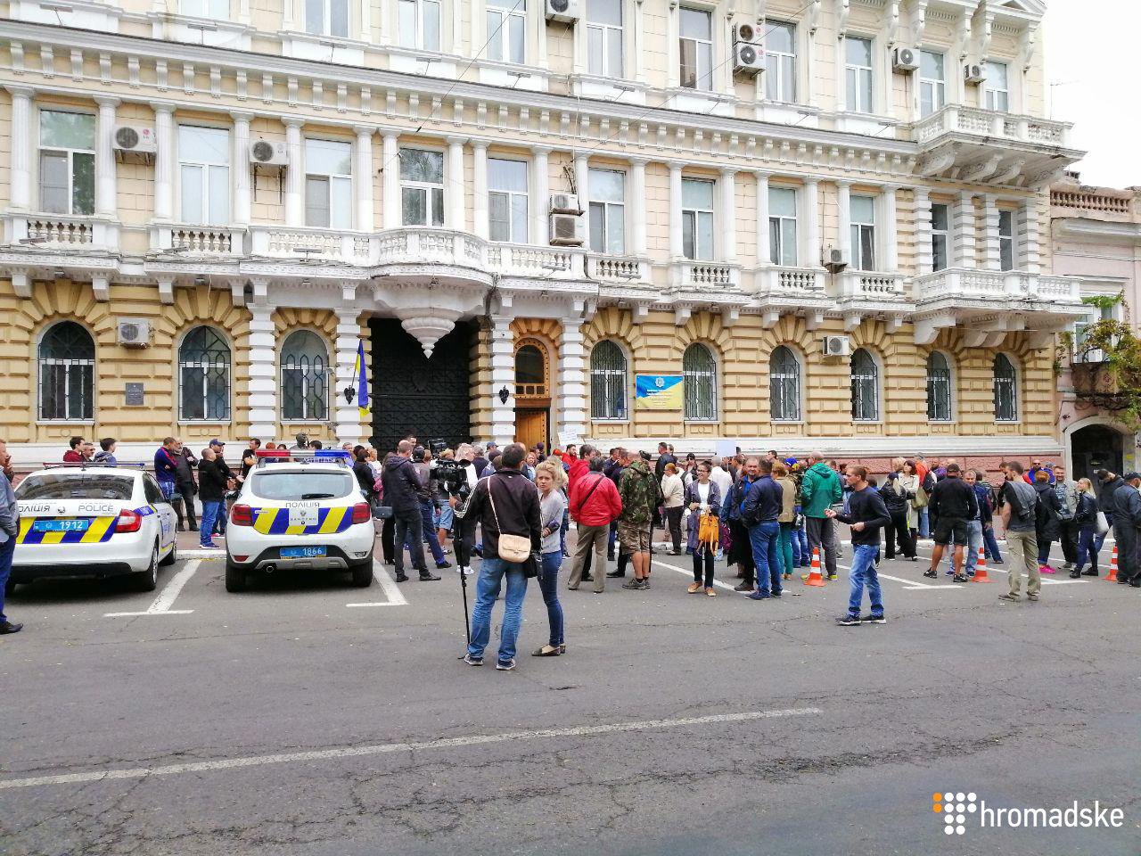 В Одесі близько сотні людей вийшли на протест через напад на Олега Михайлика (фото) - 2
