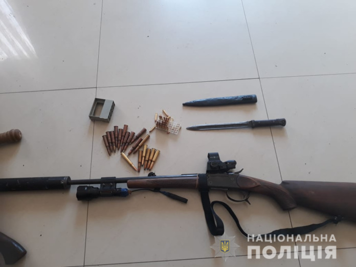 На Львівщині правоохоронці вилучили ще один арсенал зброї На Львівщині правоохоронці вилучили ще один арсенал зброї
