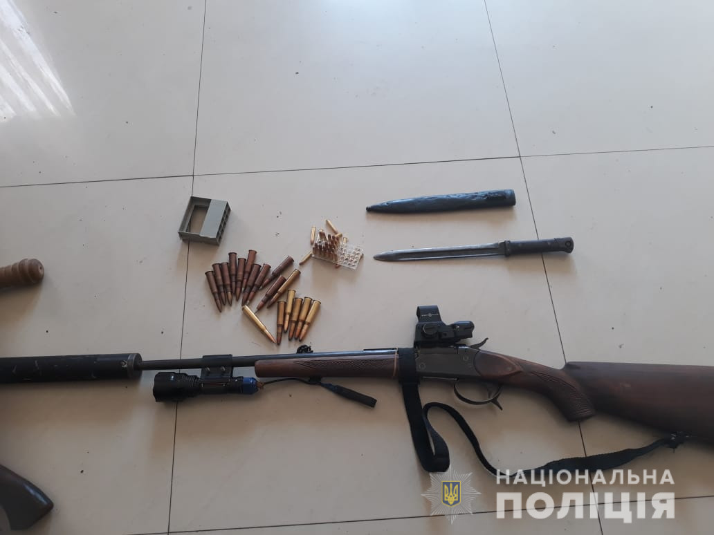 На Львівщині правоохоронці вилучили ще один арсенал зброї