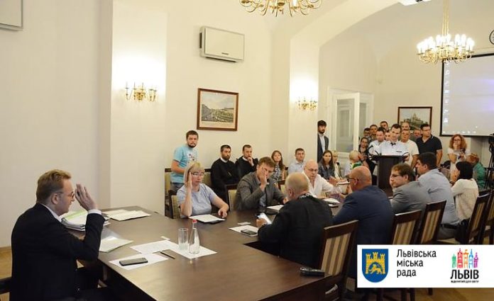 У Львові узаконили інспекторів з паркування У Львові узаконили інспекторів з паркування