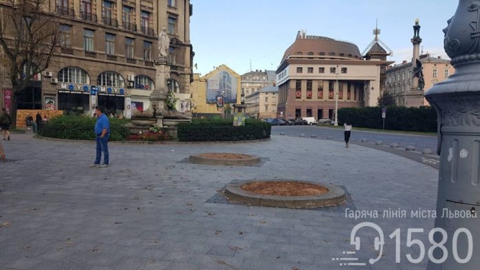 Інформація про фігуру Божої Матері у центрі Львова виявилася неправдивою Інформація про фігуру Божої Матері у центрі Львова виявилася неправдивою