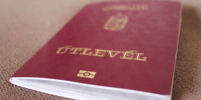Угорські паспорти виявили у чотирьох закарпатських депутатів і заступника мера Угорські паспорти виявили у чотирьох закарпатських депутатів і заступника мера
