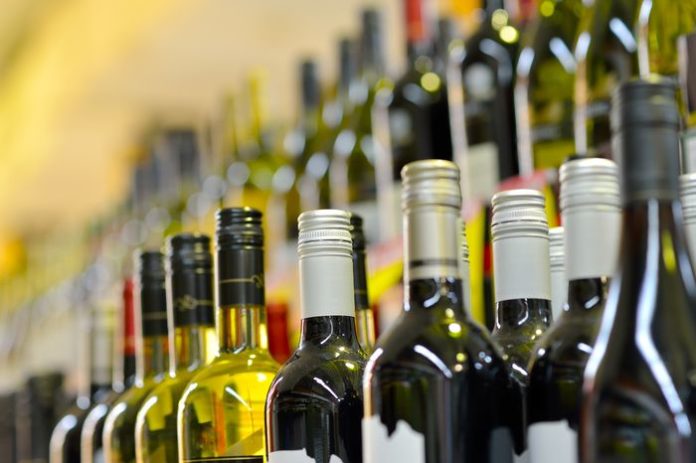 У Києві заборонили продаж алкоголю вночі У Києві заборонили продаж алкоголю вночі