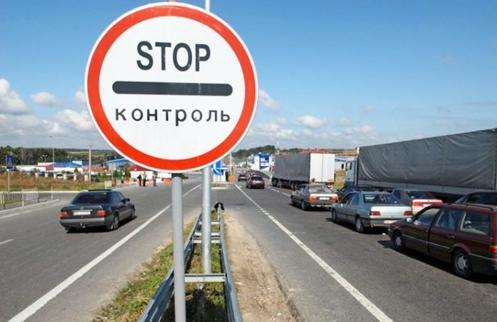 У чергах на кордоні з Польщею застрягли 1,5 тисячі авто У чергах на кордоні з Польщею застрягли 1,5 тисячі авто