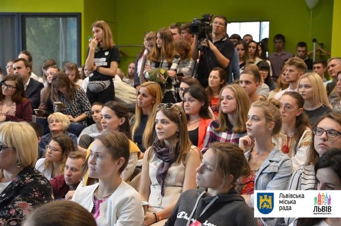 У Львові триває фестиваль «Вітер На-Дії»: мер міста взяв участь У Львові триває фестиваль «Вітер На-Дії»: мер міста взяв участь