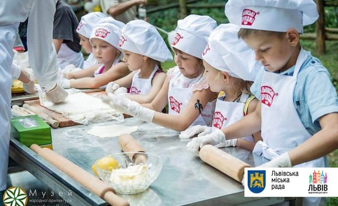 У Шевченківському гаю розпочалося «Свято хліба-2018» У Шевченківському гаю розпочалося «Свято хліба-2018»
