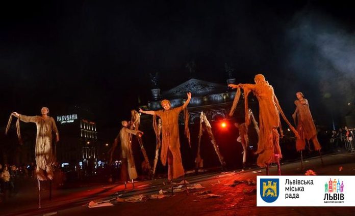 Вуличною виставою «Йов» у Львові розпочався «Золотий Лев — 2018» Вуличною виставою «Йов» у Львові розпочався «Золотий Лев — 2018»