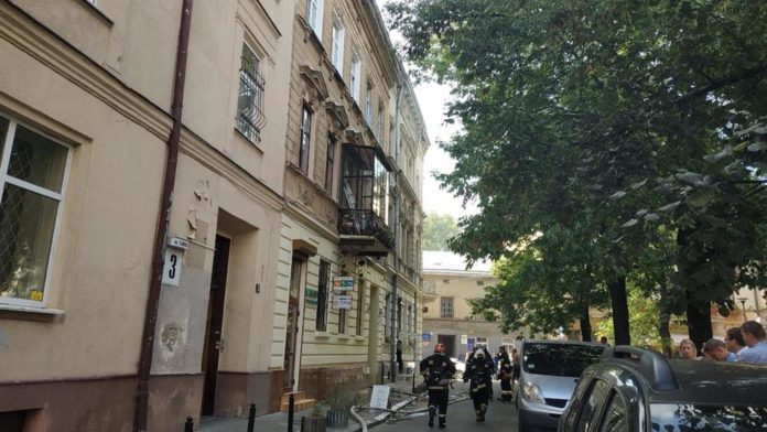 У центрі Львова сталася пожежа в квартирі: є постраждала (фото) У центрі Львова сталася пожежа в квартирі: є постраждала (фото)