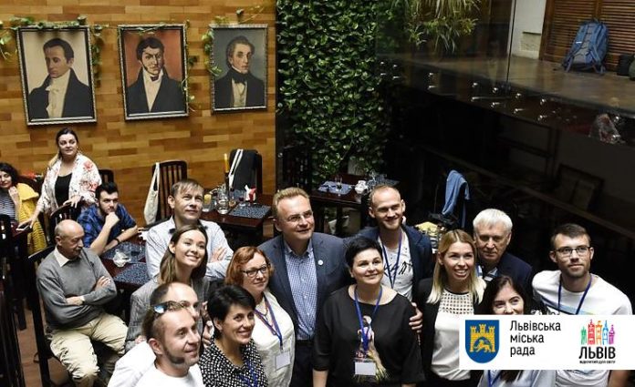 Найкращий вчитель України отримає 250 тисяч гривень та поїздку в Дубай Найкращий вчитель України отримає 250 тисяч гривень та поїздку в Дубай