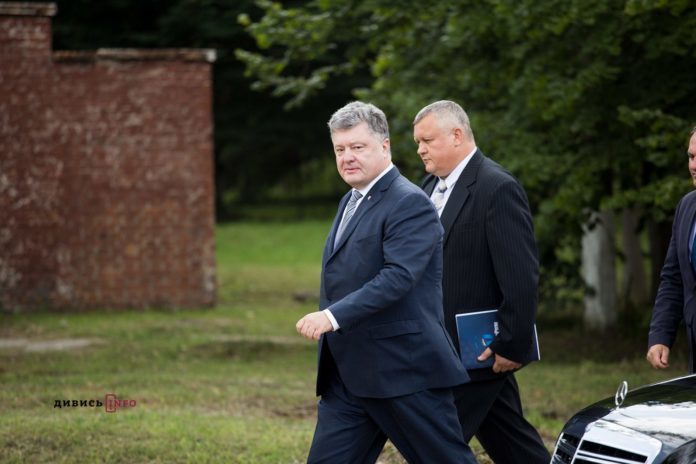 Порошенко підписав закон про «єдине вікно» на кордоні Порошенко підписав закон про «єдине вікно» на кордоні