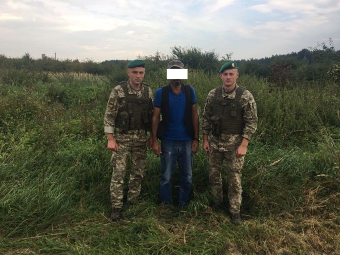 Прикордонники на кордоні з Польщею затримали турка Прикордонники на кордоні з Польщею затримали турка