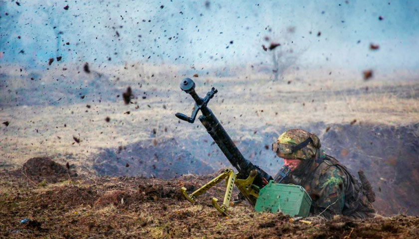 На Донбасі російські війська 10 разів обстріляли позиції ООС