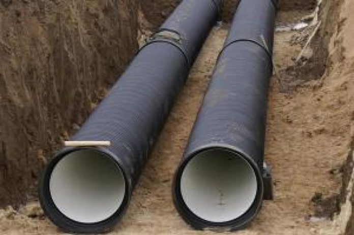З материкової України до Криму підпільно поставляли воду З материкової України до Криму підпільно поставляли воду