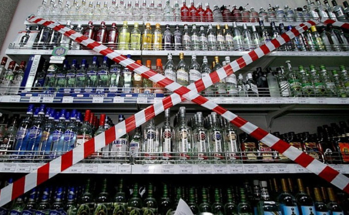 Заборона нічного продажу алкоголю протрималась у Білорусі добу Заборона нічного продажу алкоголю протрималась у Білорусі добу