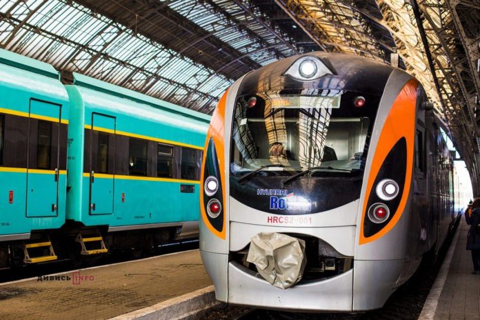 До Дня захисника призначили 14 додаткових поїздів (перелік) До Дня захисника призначили 14 додаткових поїздів (перелік)