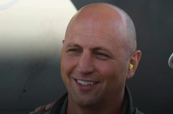 Названо ім’я американського пілота, який загинув при падінні Су-27 на Вінниччині Названо ім’я американського пілота, який загинув при падінні Су-27 на Вінниччині