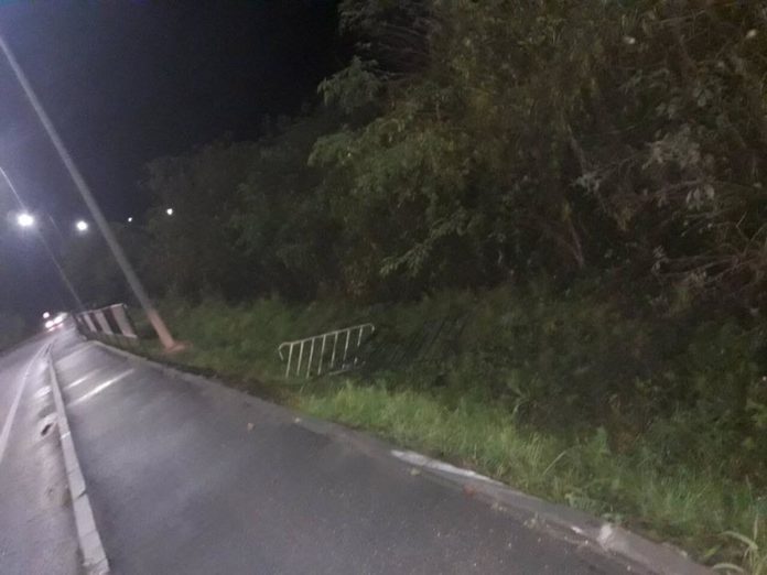 ДТП на Львівщині: машину розвернуло на 360 градусів і вона злетіла у кювет (фото) ДТП на Львівщині: машину розвернуло на 360 градусів і вона злетіла у кювет (фото)