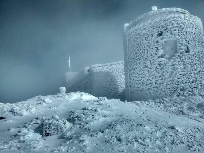На горі Піп Іван випало до півметра снігу (фото) На горі Піп Іван випало до півметра снігу (фото)