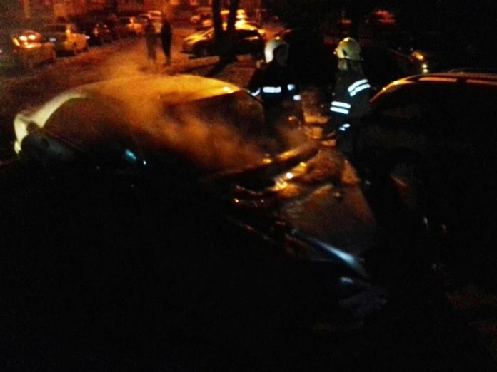 У Львові горіли дві іномарки У Львові горіли дві іномарки