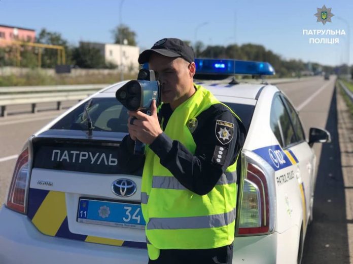 Відсьогодні водіїв штрафуватимуть за перевищення швидкості, — поліція Відсьогодні водіїв штрафуватимуть за перевищення швидкості, — поліція