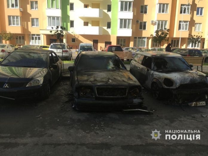 Під Києвом активістам спалили два автомобіля (фото, відео) Під Києвом активістам спалили два автомобіля (фото, відео)