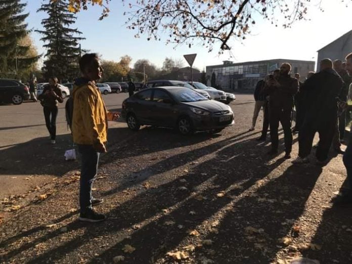 На Полтавщині облили нечистотами відомого журналіста Дмитра Гнапа (фото) На Полтавщині облили нечистотами відомого журналіста Дмитра Гнапа (фото)