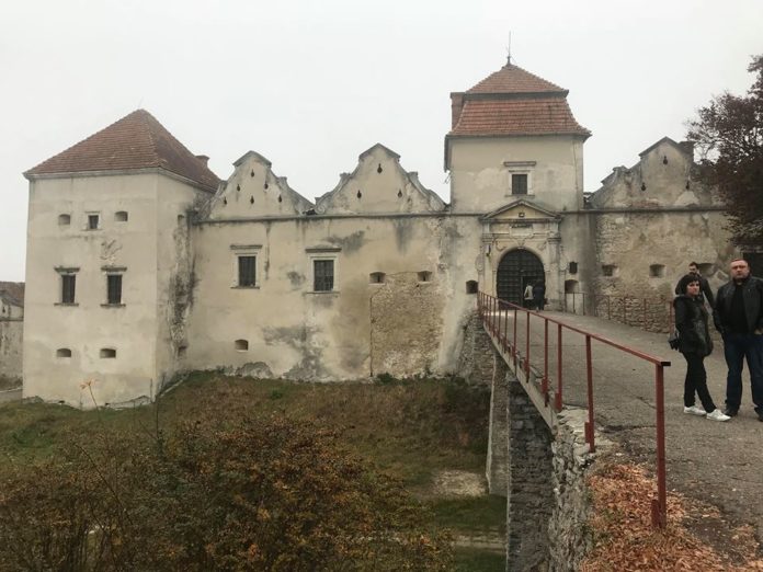 На Львівщині відкрили замок, який 50 років був закритий для туристів (фото) На Львівщині відкрили замок, який 50 років був закритий для туристів (фото)