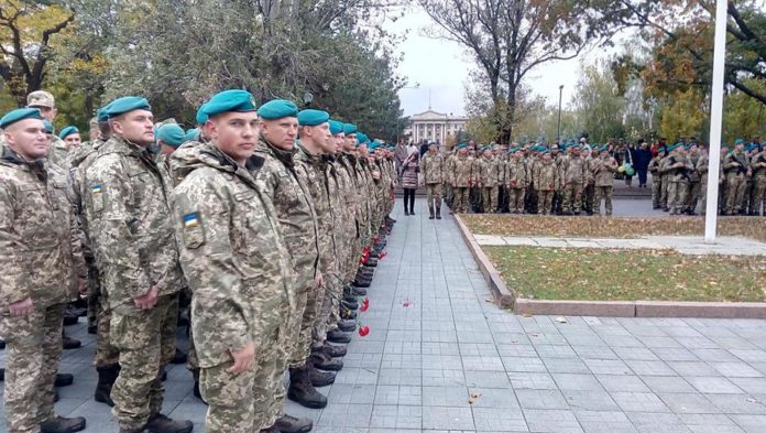 У Миколаєві зустріли морських піхотинців, які повернулися зі сходу (фото, відео) У Миколаєві зустріли морських піхотинців, які повернулися зі сходу (фото, відео)