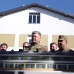 Порошенко проінспектував гуртожитки для військових на Львівщині (фото) - 8