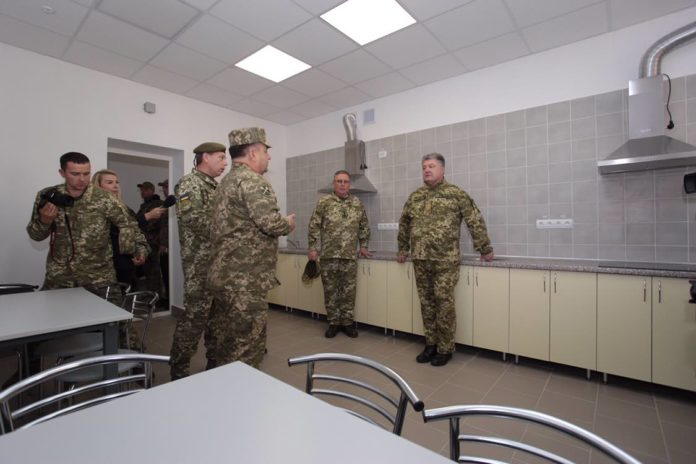 До кінця року 600 солдат на Львівщині заселяться у нові гуртожитки (відео) До кінця року 600 солдат на Львівщині заселяться у нові гуртожитки (відео)